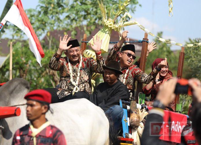 Pasangan Rober-Ade Resmi Mendaftarkan Diri ke KPUD Karanganyar