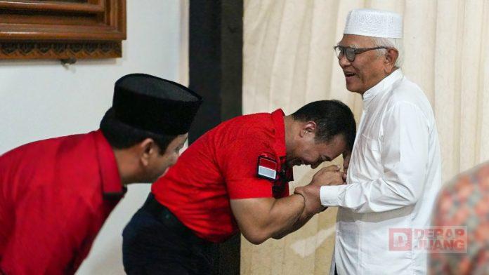 Andika - Hendi Sowan ke Kediaman Gus Mus di Rembang Andika - Hendi Sowan ke Kediaman Gus Mus di Rembang