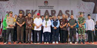 Sadewo-Lintarti ikuti Deklarasi Kampanye Damai yang digelar KPU Banyumas