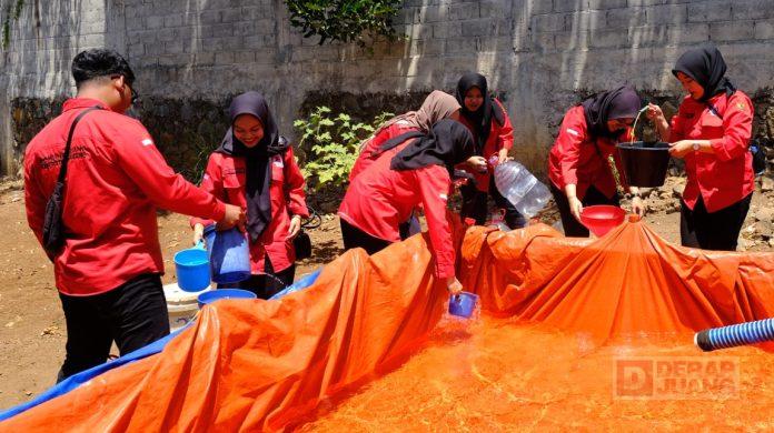 KJ Kabupaten Semarang membagikan air bersih