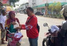 Agung Satria Bagikan Kaos Andika-Hendi dan Sarapan ke Ojol & Tukang Becak