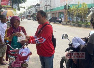 Agung Satria Bagikan Kaos Andika-Hendi dan Sarapan ke Ojol & Tukang Becak