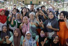 Pekerja Perempuan Tangguh Purworejo Antusias Menyambut Kedatangan Andika Perkasa