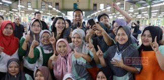 Pekerja Perempuan Tangguh Purworejo Antusias Menyambut Kedatangan Andika Perkasa