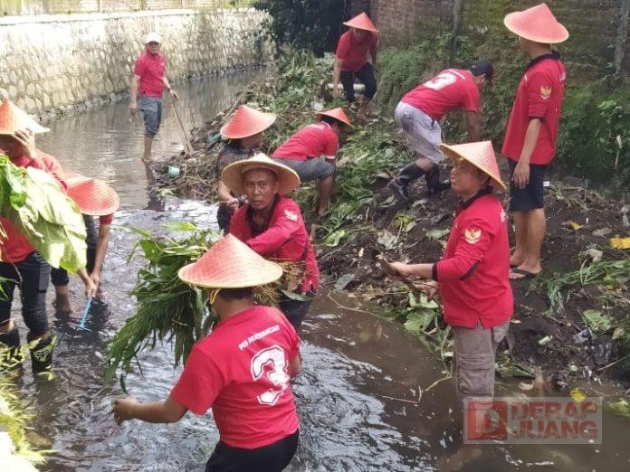 Peringati HUT PDI Perjuangan ke-52, Banteng Banyumas Lakukan Bersih-bersih Sungai2