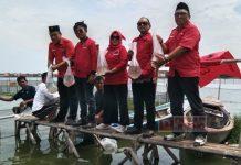 Peringati HUT Partai Ke-52, DPC PDI Perjuangan Kota Pekalongan Tebar 5.200 Bibit Ikan Nila