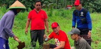 Sebagai Bentuk Ucapan Hari Ulang Tahun Ibu Megawati, Junarso Persembahkan Tumpengan Serta Tanam Pohon Durian dan Kelengkeng