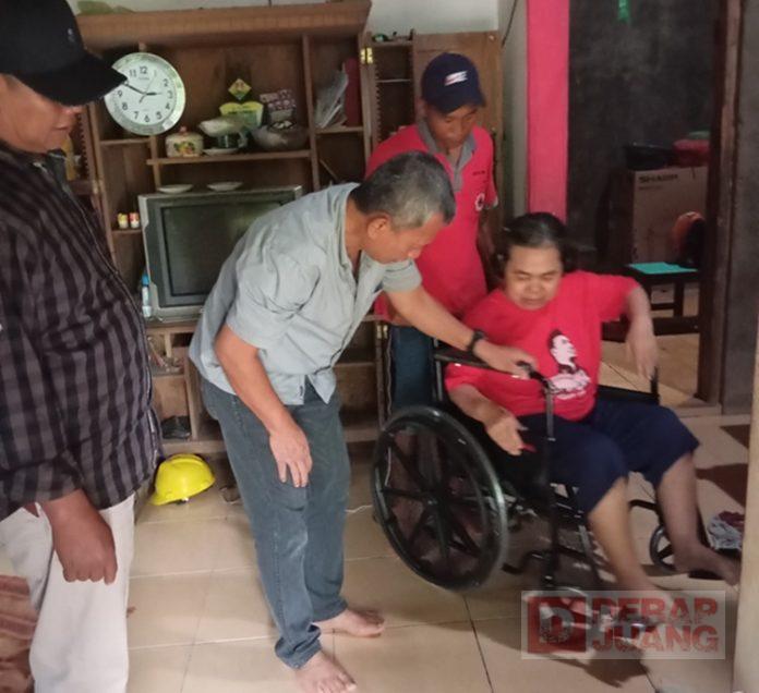 Bantuan Kursi Roda dari Junarso, Permudah Mobilitas Ibu Sukarsih
