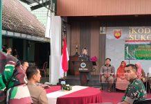 Sumbangkan Kaki Palsu Kepada Disabilitas, Bupati Sukoharjo: Terimakasih Pak Dandim Foto: Bupati Etik memberikan sambutan dalam acara bakti sosial penyerahan kaki palsu dan kursi roda kepada penyandang disabilitas