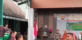 Sumbangkan Kaki Palsu Kepada Disabilitas, Bupati Sukoharjo: Terimakasih Pak Dandim Foto: Bupati Etik memberikan sambutan dalam acara bakti sosial penyerahan kaki palsu dan kursi roda kepada penyandang disabilitas