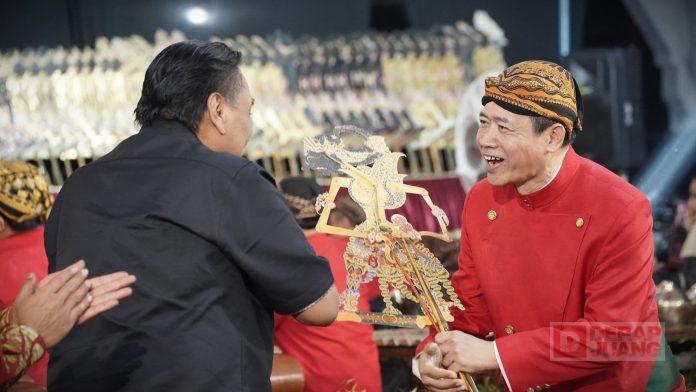 Menjaga Jati Diri Bangsa Melalui Gelaran Wayang Kulit 2 Wayang Kulit