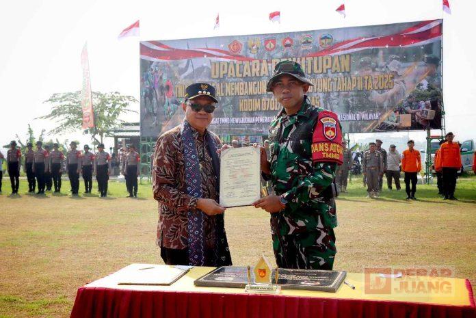 Bersama-Dandim-0701-Banyumas-Sadewo-Tutup-TMMD-Sengkuyung-Desa-Pasinggangan