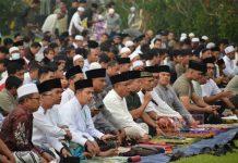 Bupati Sadewo Bersama Ribuan Warga Sholat Idul Adha di Alun-alun Purwokerto