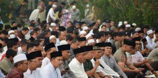 Bupati Sadewo Bersama Ribuan Warga Sholat Idul Adha di Alun-alun Purwokerto