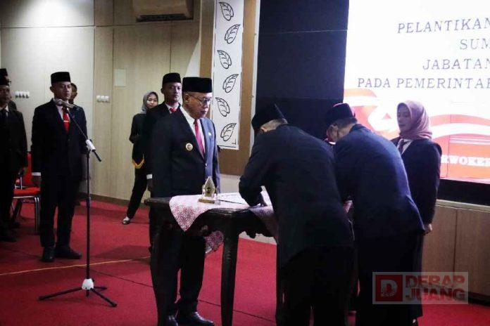 Bupati-Sadewo-Lantik-15-Pejabat-Baru-Dorong-Akselerasi-Kinerja-Birokrasi-Banyumas