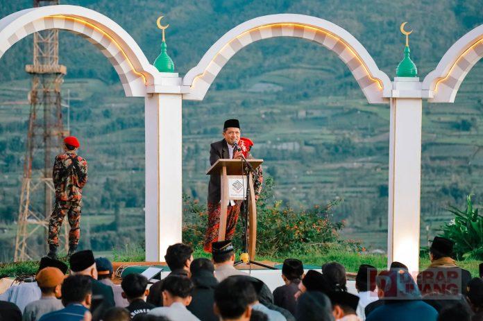Bupati Wonosobo bersama 28 Ribu Jamaah Sholat Idul Adha dengan View Terbaik di Dunia PDI Perjuangan Wonosobo
