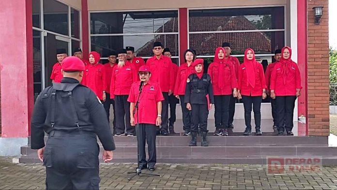 Peringati-Hari-Lahir-Pancasila-DPC-PDI-Perjuangan-Banyumas-Gelar-Upacara-Bendera-di-Kantor-DPC-Partai