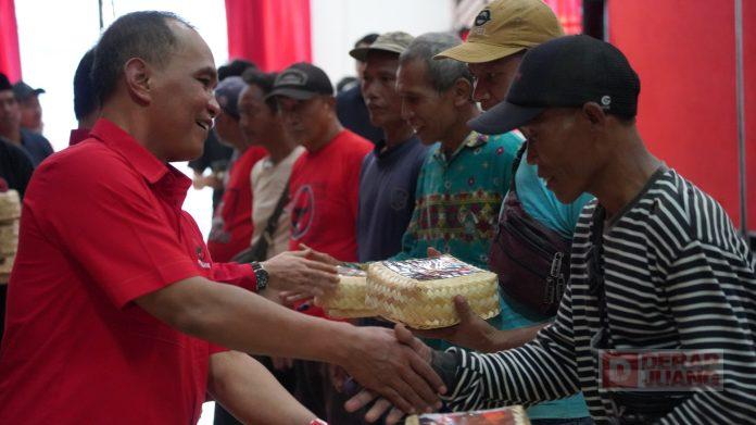 Rayakan-Idul-Adha-DPD-Partai-Jateng-Salurkan-Daging-Kurban-ke-Warga PDI Perjuangan Jateng
