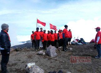 Upacara Peringatan Hari Lahir Pancasila di Puncak Gunung Slamet Berlangsung Khidmat
