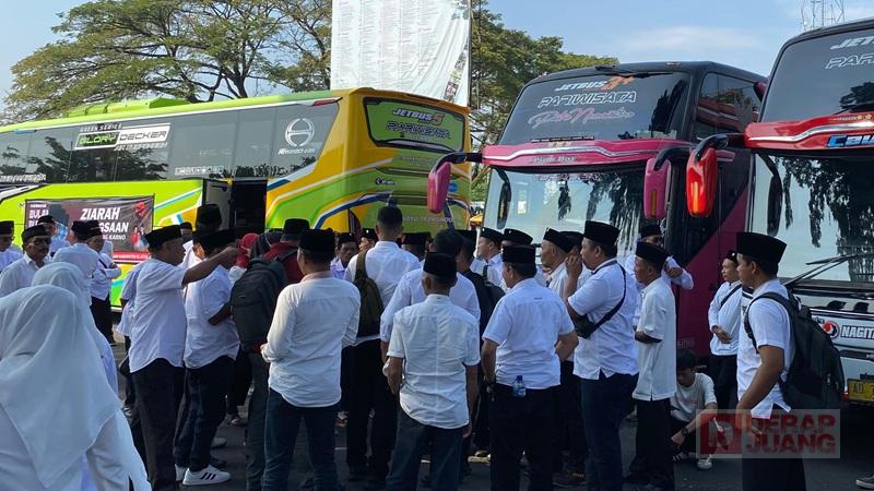 Ribuan Kader PDI Perjuangan Jateng Berdatangan Menuju Ziarah Kebangsaan ke Makam Bung Karno