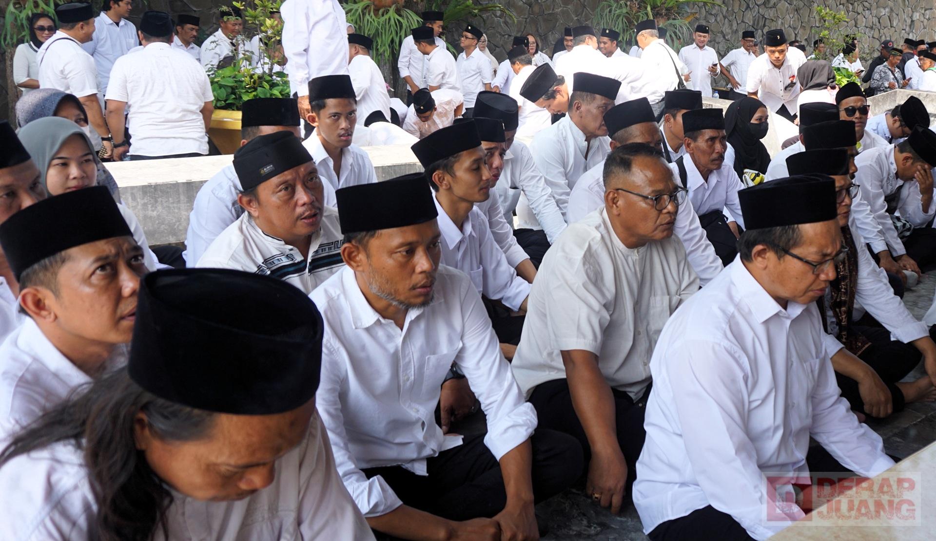 Ribuan Kader PDI Perjuangan Jateng Tumplek di Blitar, Bung Karno Tak Pernah Mati!