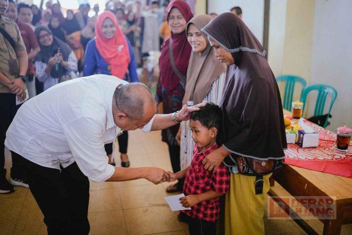 Sadewo-Bersama-Paguyuban-Pasar-Sumpiuh-Berikan-Santunan-Yatim-dan-Dhuafa