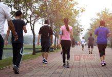 Jalan Kaki Bisa Buat Lemak Perut Berkurang? Ini Durasi Idealnya!