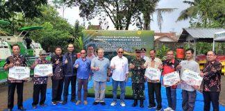 Wujudkan Swasembada Pangan, Sadewo Serahkan Alsintan kepada 29 Kelompok Tani