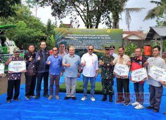 Wujudkan Swasembada Pangan, Sadewo Serahkan Alsintan kepada 29 Kelompok Tani