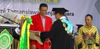 Nuryanto dan Wahju Djatmika Dampingi Wisuda Mahasiswa KIP Kuliah Aspirasi PDI Perjuangan