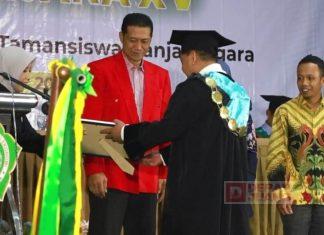 Nuryanto dan Wahju Djatmika Dampingi Wisuda Mahasiswa KIP Kuliah Aspirasi PDI Perjuangan