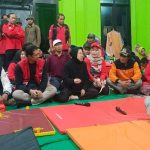 Tri Rismaharini Tinjau Pengungsi Longsor di Situkung Pandanarum, Salurkan Bantuan dan Berikan Dukungan Moral