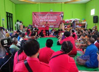 Utut Adianto Kunjungi Korban Longsor Situkung, Serahkan Santunan dan Sampaikan Duka Mendalam