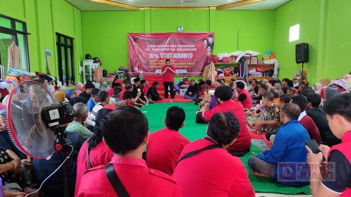 Utut-Adianto-Kunjungi-Korban-Longsor-Situkung-Serahkan-Santunan-dan-Sampaikan-Duka-Mendalam