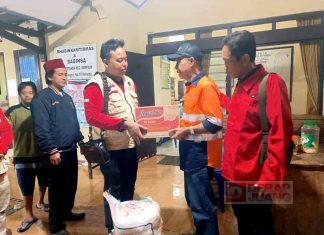 Bersama Andri, Baguna Banyumas Serahkan Bantuan Kepada Warga Terdampak Bencana Tanah Longsor