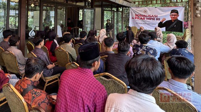 Sosialisasi-Empat-Pilar-Sofwan-Tekankan-Pentingnya-Kedaulatan-Ekonomi-Anak-Muda-di-Era-Kompetisi-dan-AI Sofwan Dedy Ardyanto