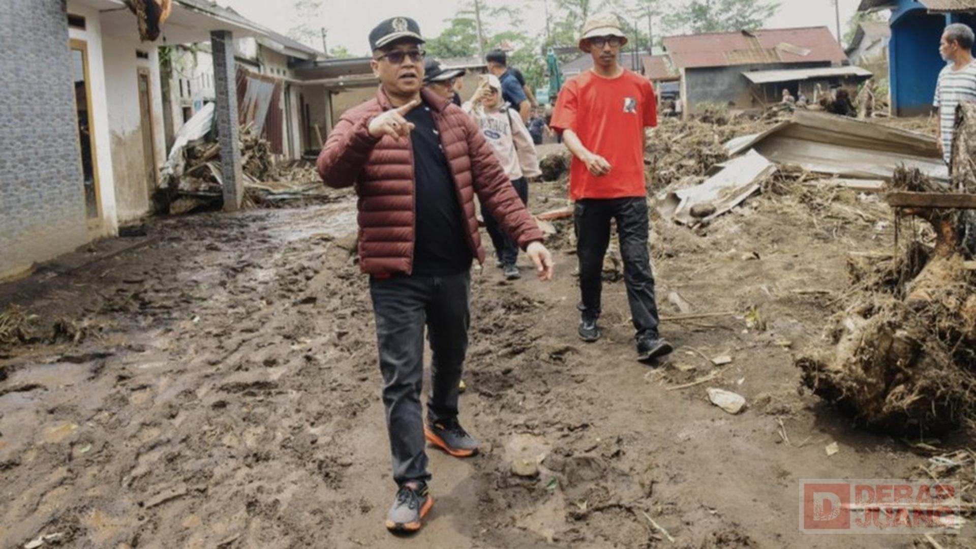 Tanggap Bencana Banjir Bandang, DPC Partai Purbalingga Salurkan Bantuan ke Lokasi